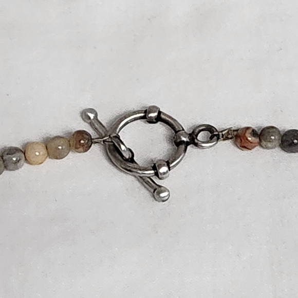 Coral Agathe Necklace with Earth Tones - Picture 3 of 3